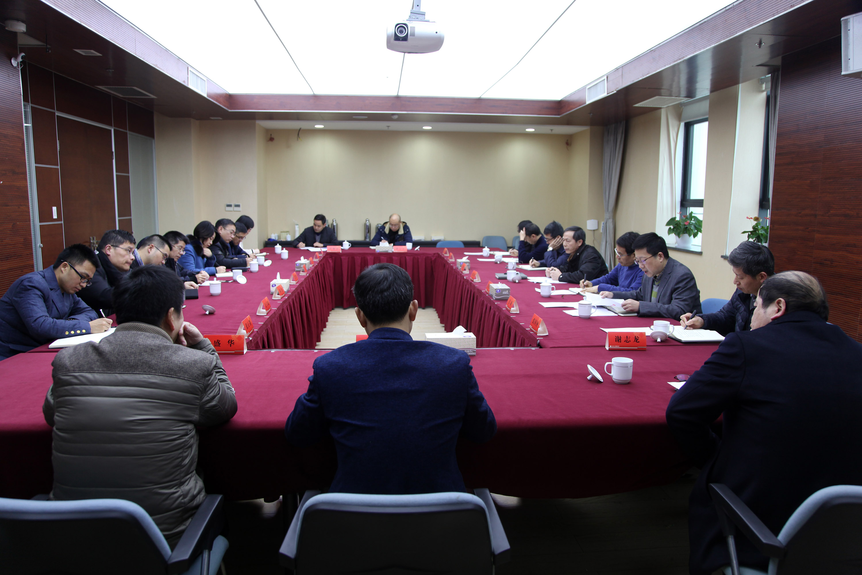 集團(tuán)公司召開黨委（擴(kuò)大）會議傳達(dá)學(xué)習(xí)黨的十九屆二中全會、十九屆中央紀(jì)委二次全會精神
