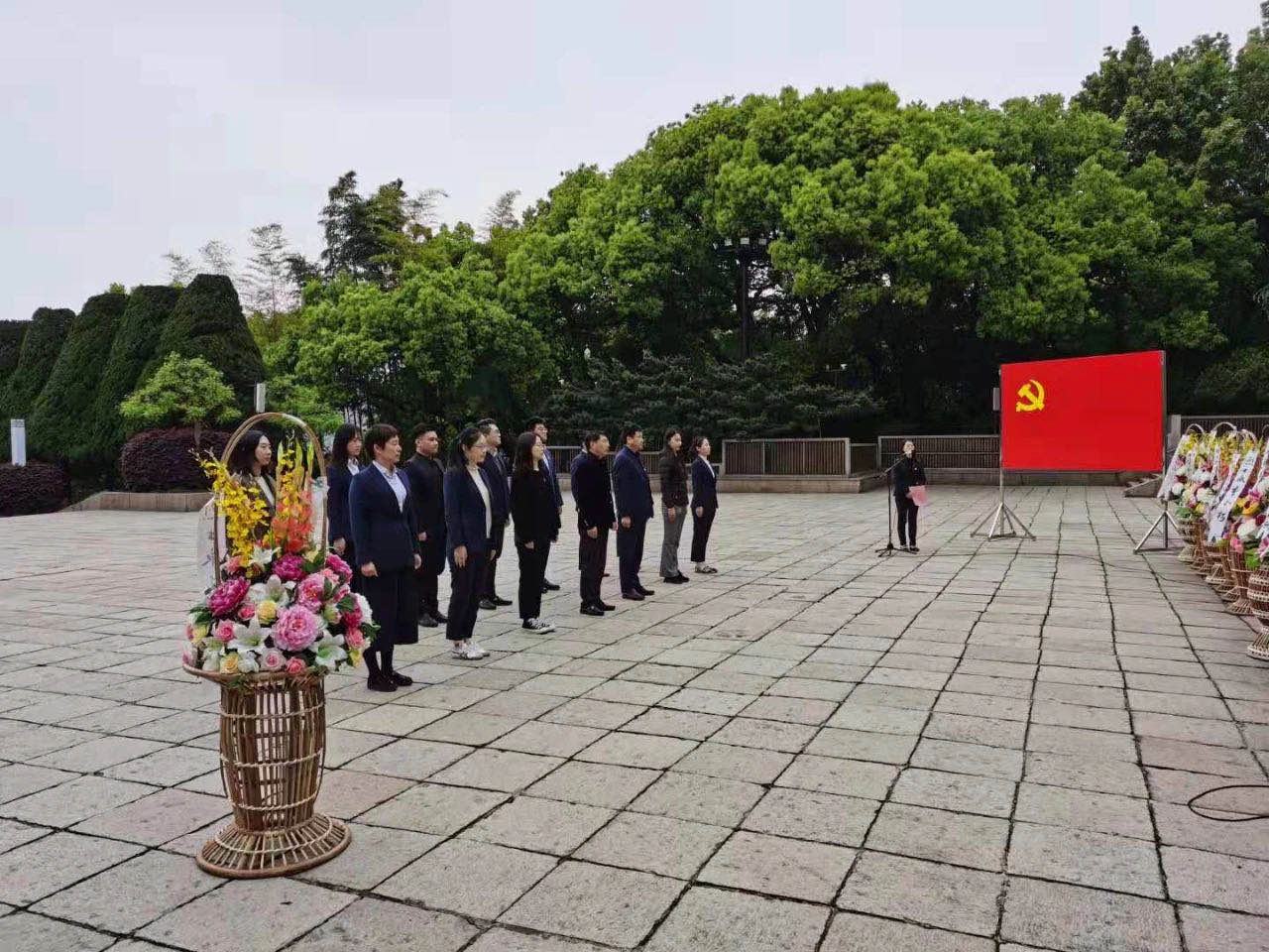 緬懷革命先烈，弘揚(yáng)民族精神--建設(shè)租賃開(kāi)展“清明祭英烈”活動(dòng)