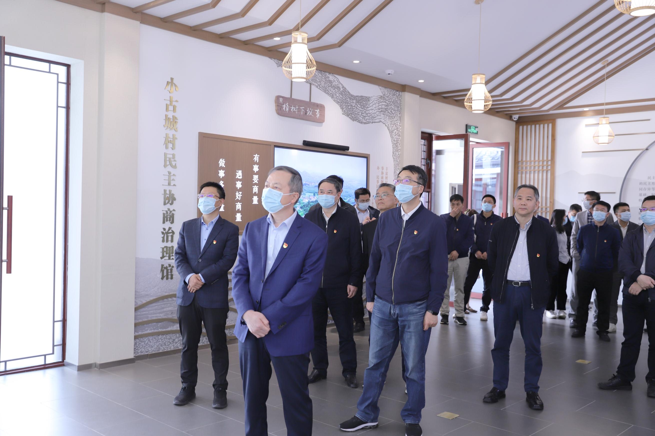 追尋領(lǐng)袖足跡 增強(qiáng)奮進(jìn)動力 省二輕集團(tuán)開展“循足跡 學(xué)思想 促踐行”主題教育現(xiàn)場學(xué)習(xí)活動