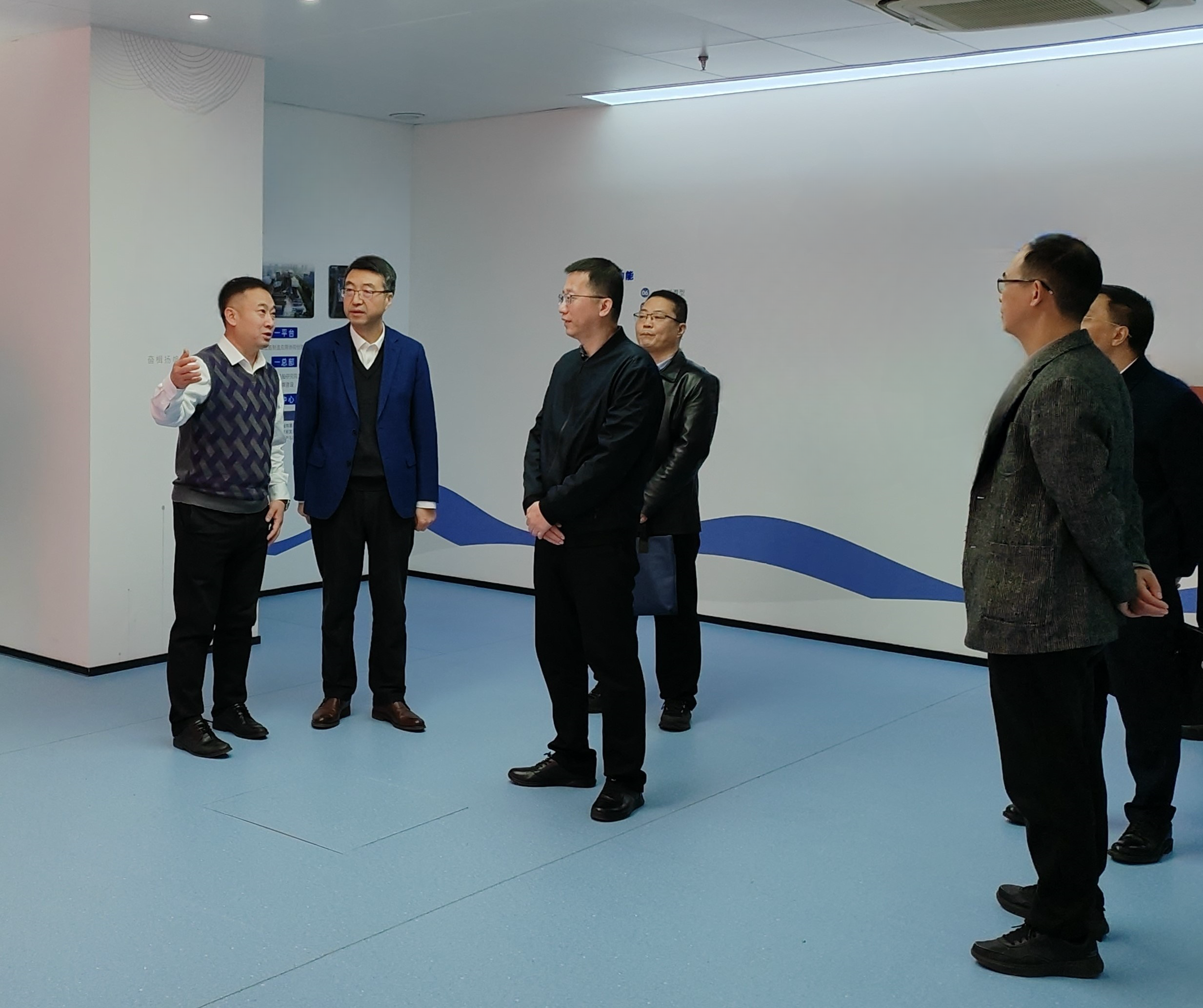省國資委黨委委員、副主任陳孝在省二輕集團(tuán)開展“大走訪大調(diào)研大服務(wù)大解題”活動