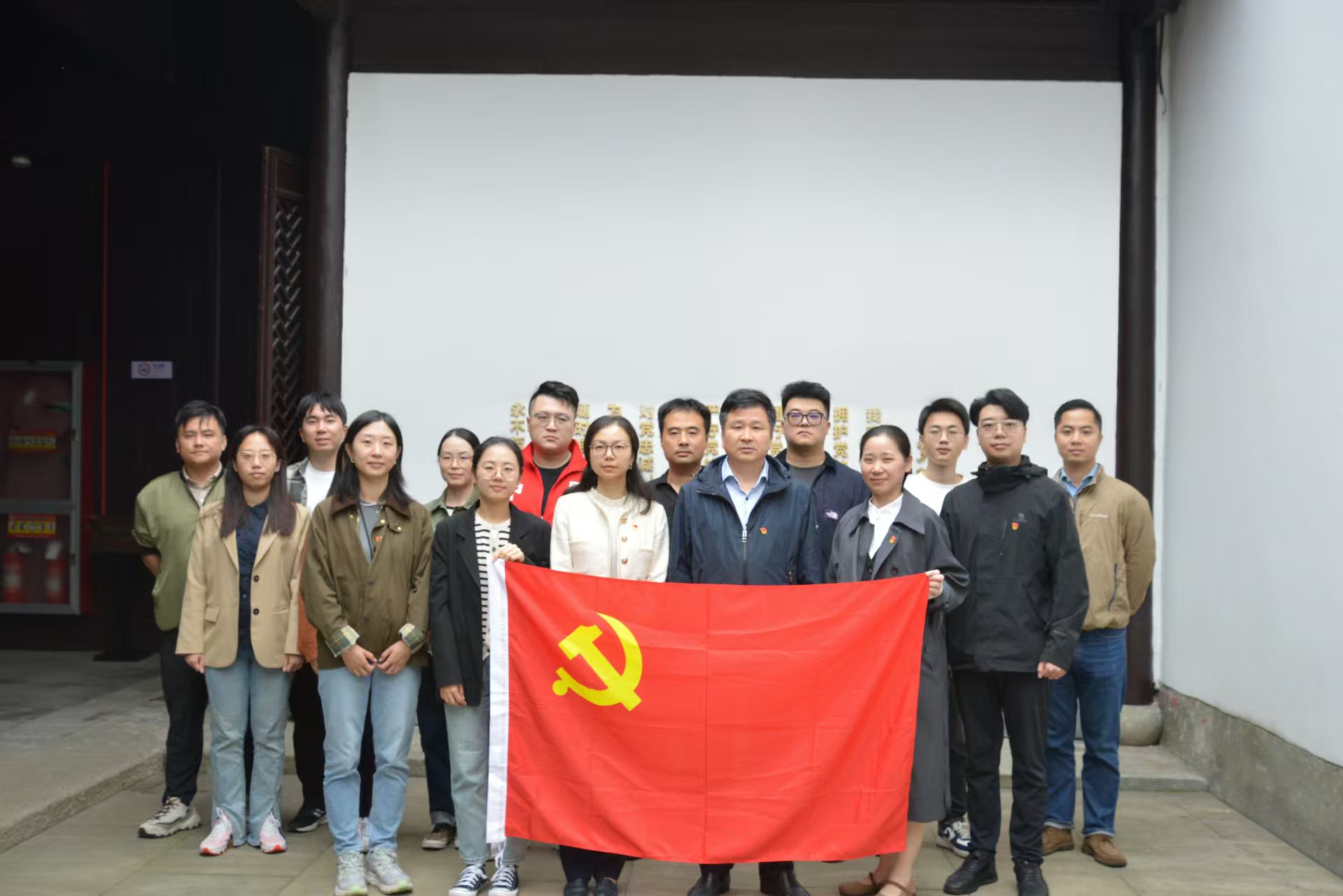 融資租賃公司黨支部開展“尋訪總書記足跡，深挖理論與實踐‘富礦’”主題黨日活動