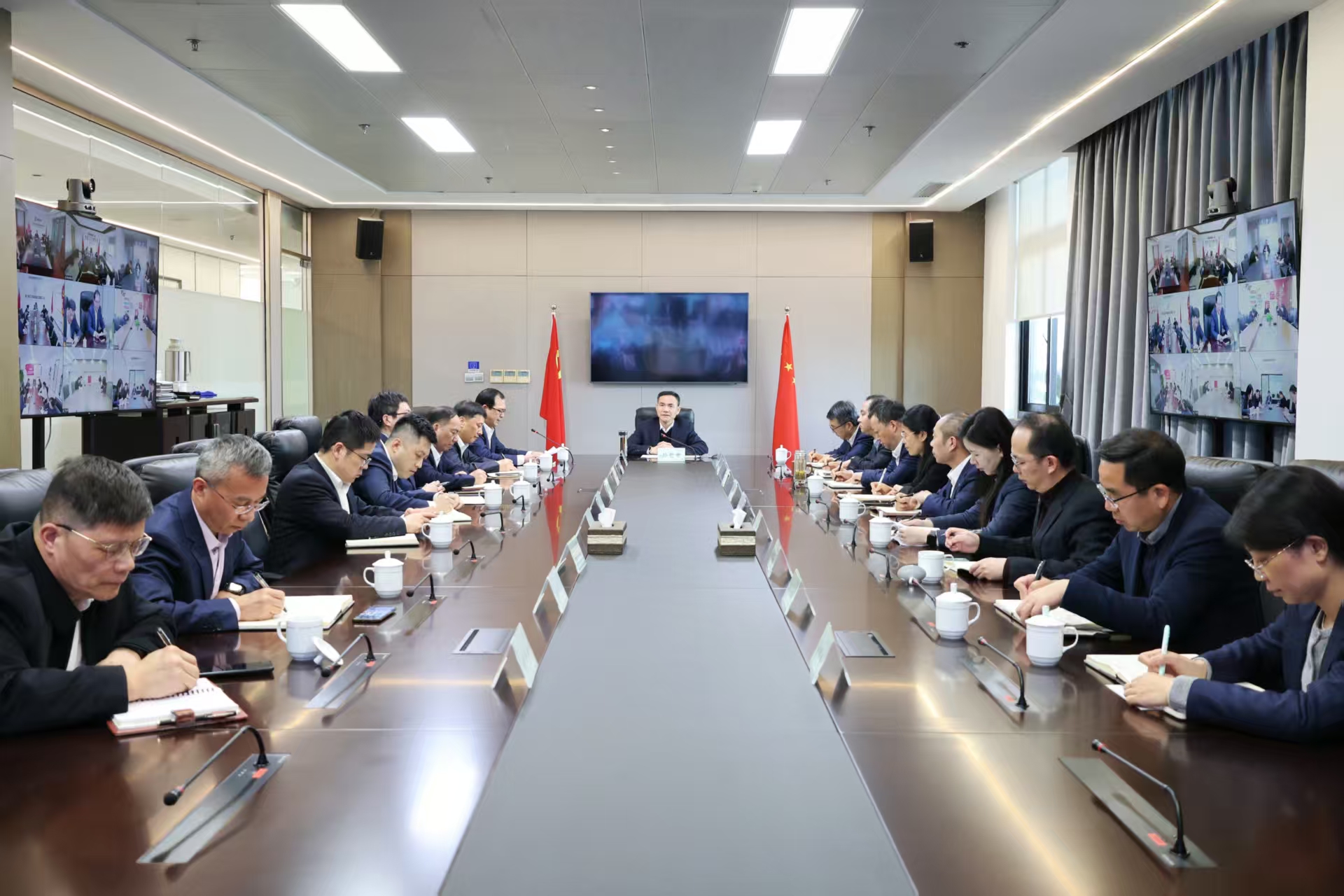 省二輕集團(tuán)召開黨委(擴(kuò)大)會議 部署深入貫徹中央八項規(guī)定精神學(xué)習(xí)教育工作