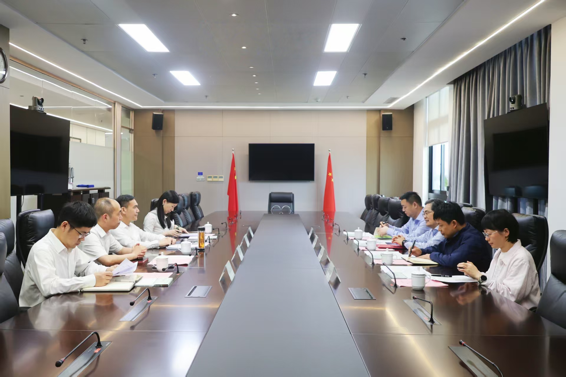 省慈善聯(lián)合總會(huì)副會(huì)長(zhǎng)施利民一行到訪(fǎng)省二輕集團(tuán)